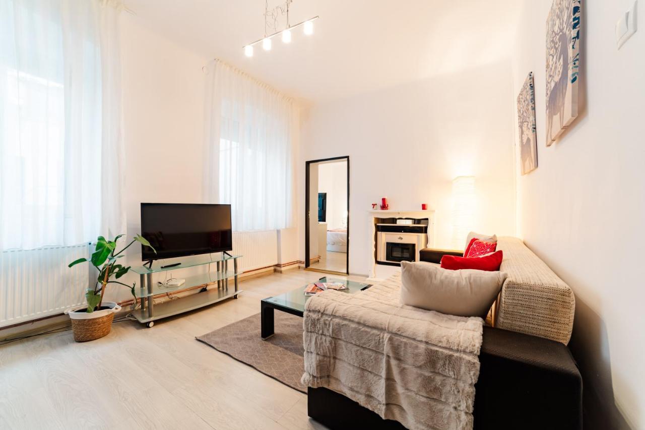 Anastasia Apartments With Parking Brassó Kültér fotó