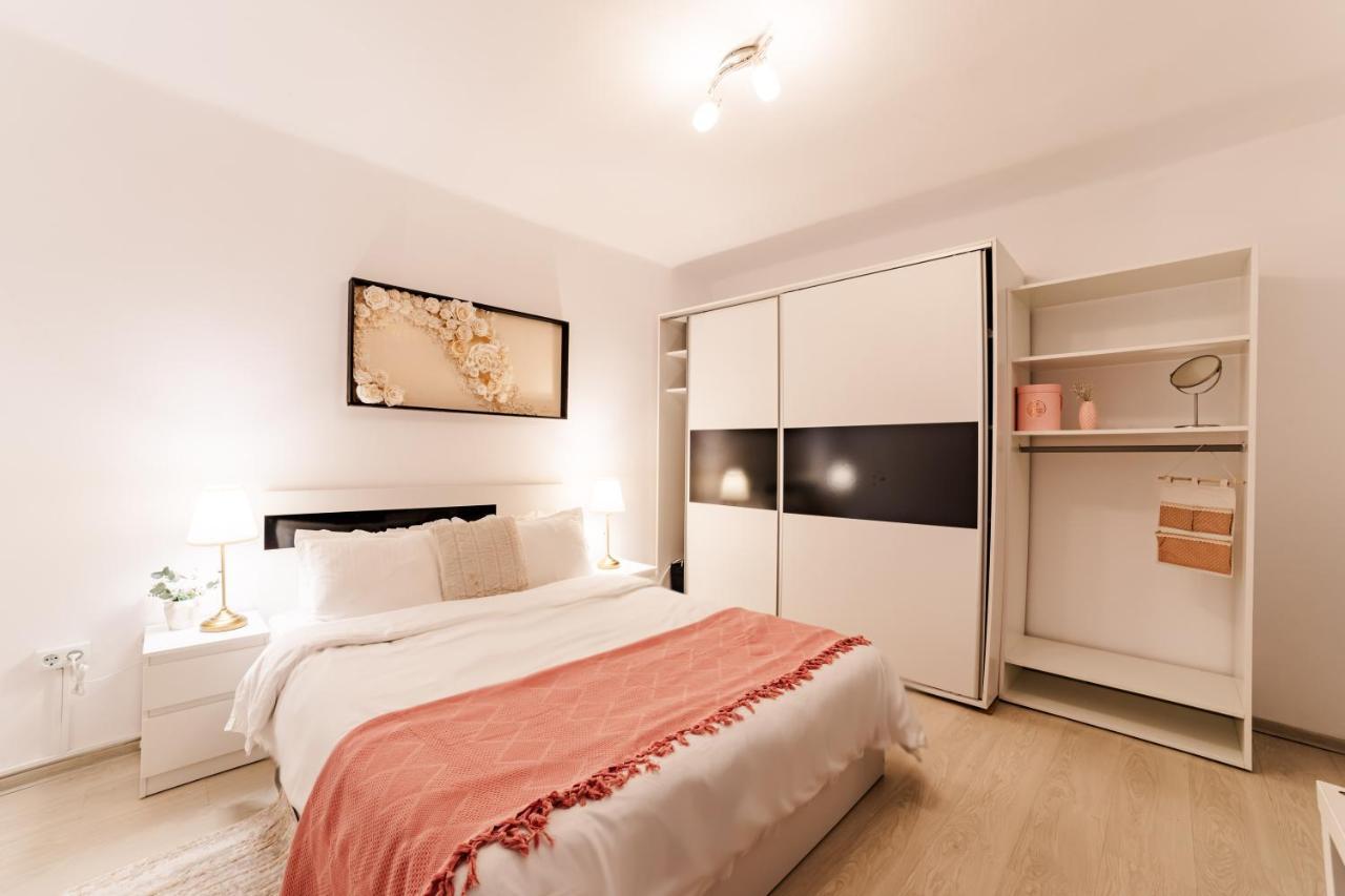 Anastasia Apartments With Parking Brassó Kültér fotó