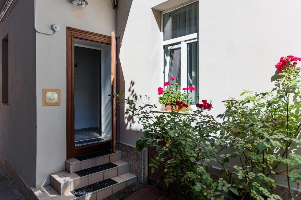 Anastasia Apartments With Parking Brassó Kültér fotó