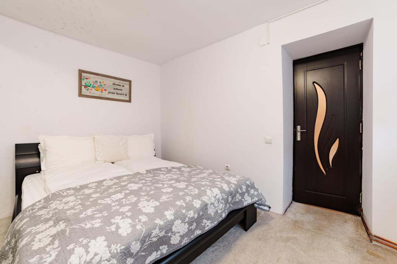 Anastasia Apartments With Parking Brassó Kültér fotó