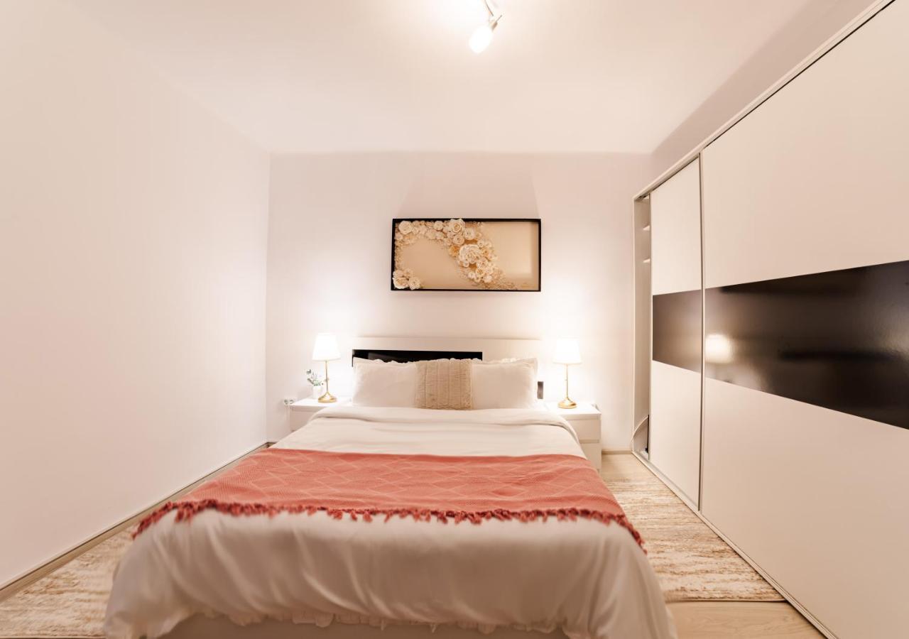 Anastasia Apartments With Parking Brassó Kültér fotó