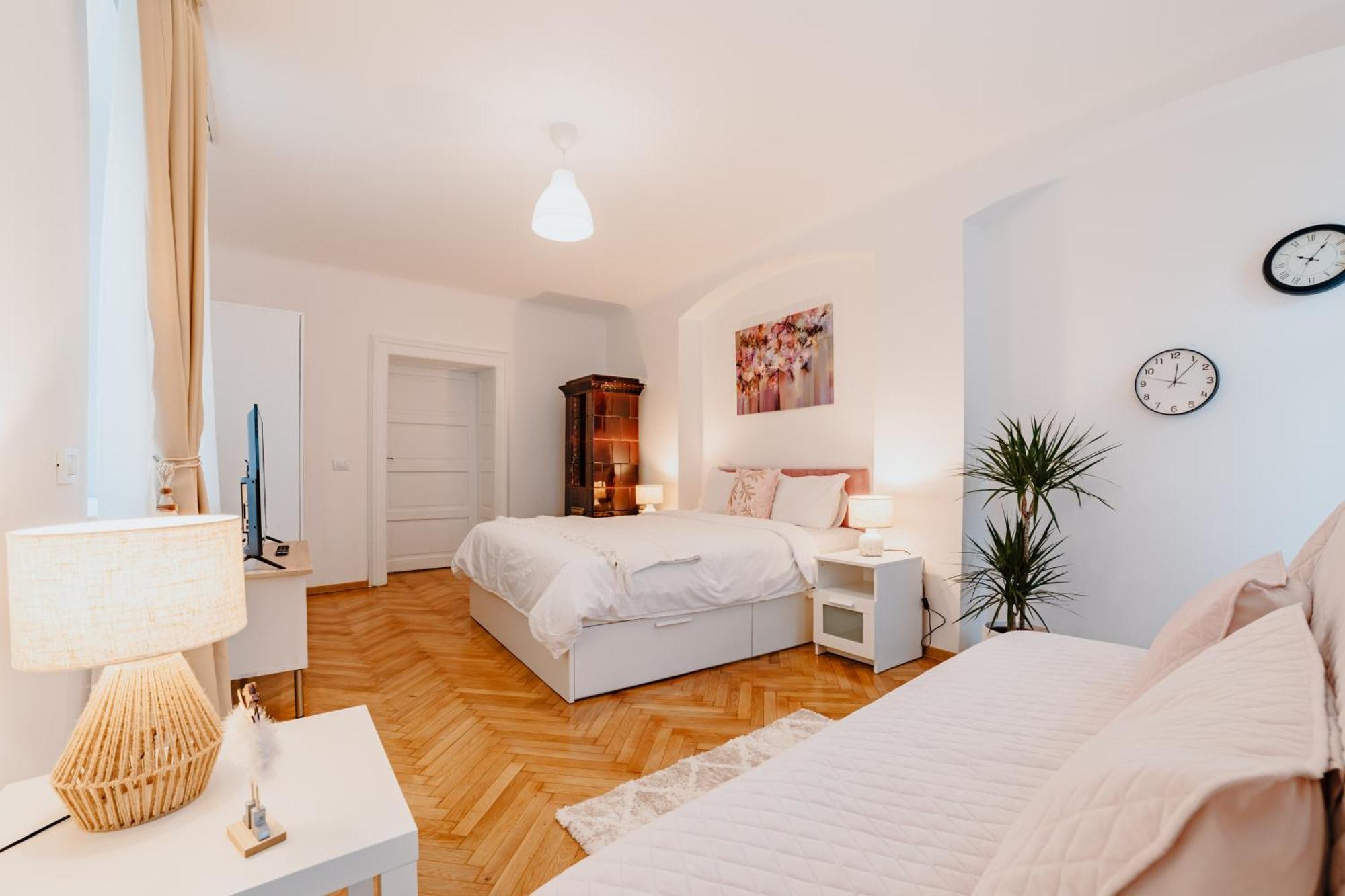 Anastasia Apartments With Parking Brassó Kültér fotó