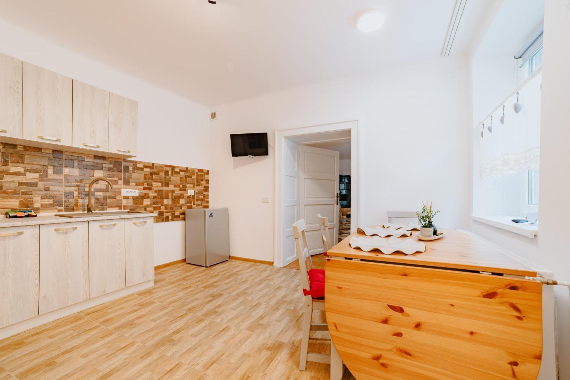 Anastasia Apartments With Parking Brassó Kültér fotó