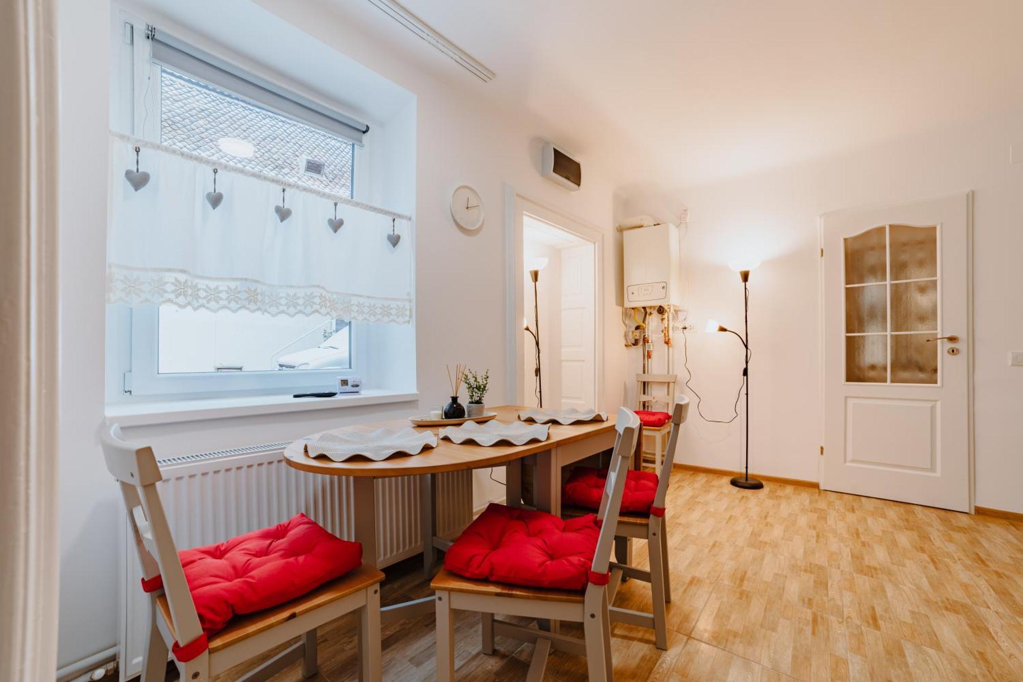 Anastasia Apartments With Parking Brassó Kültér fotó