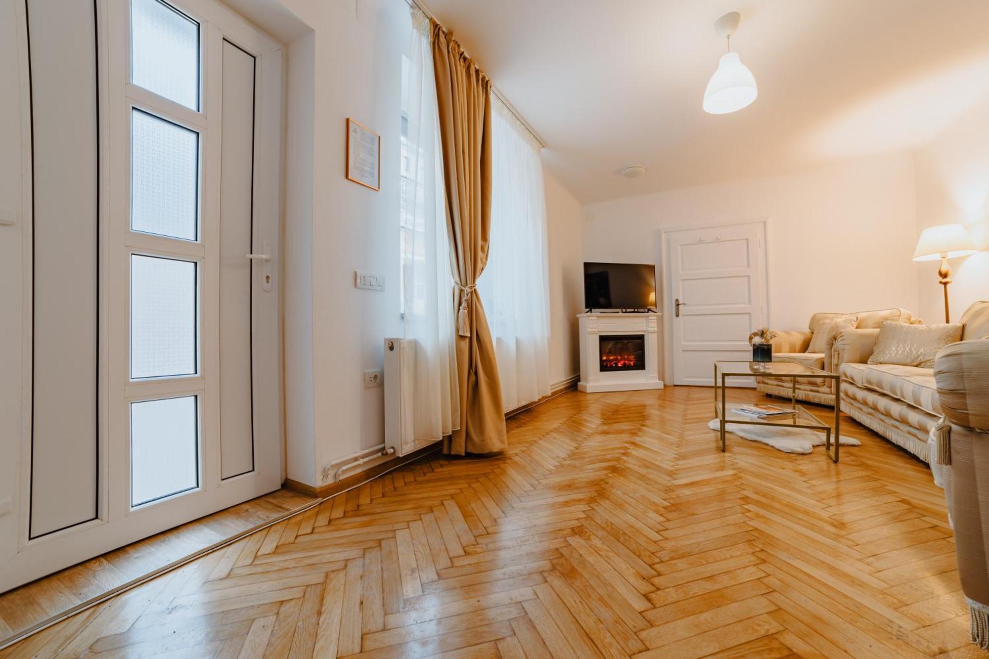 Anastasia Apartments With Parking Brassó Kültér fotó