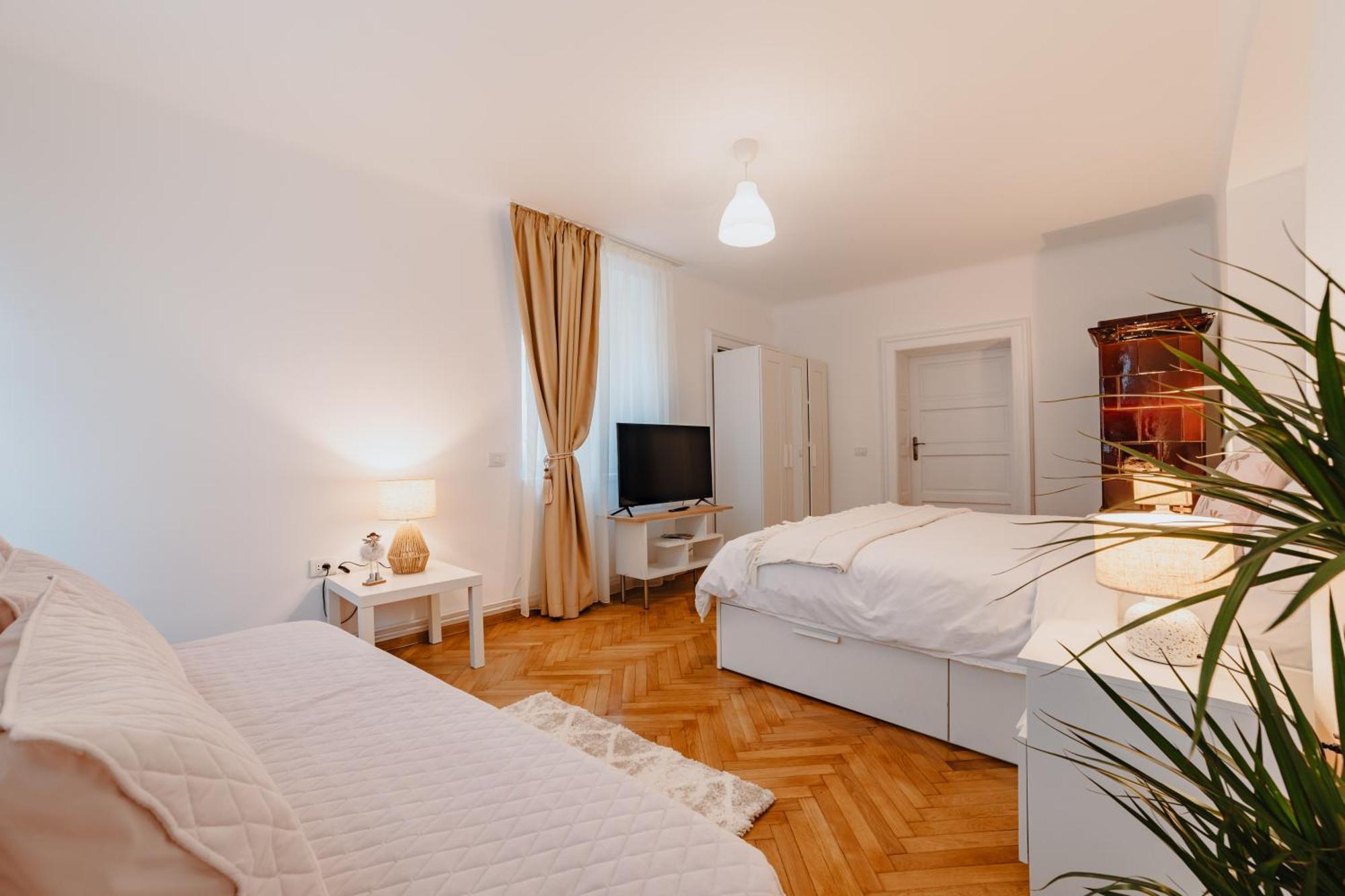 Anastasia Apartments With Parking Brassó Kültér fotó